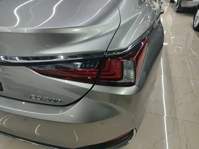 Lexus ES — Фото автомобиля 7