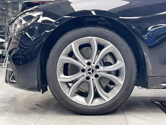 Mercedes-Benz E-Class — Фото автомобиля 8
