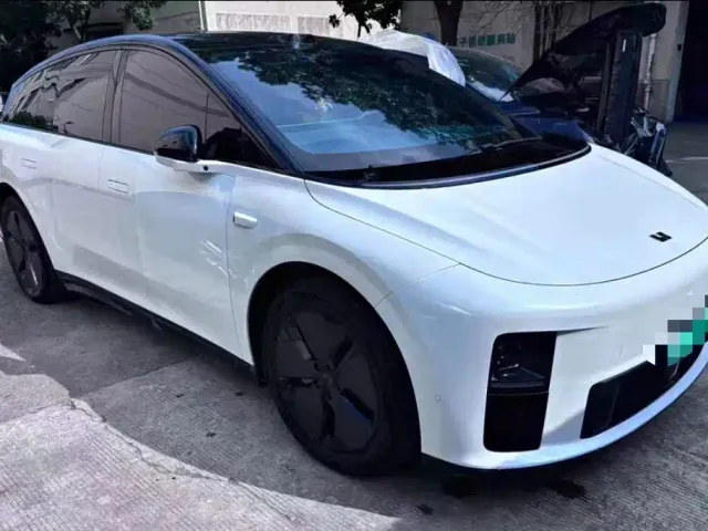 Фотография автомобиля — Li Auto i6