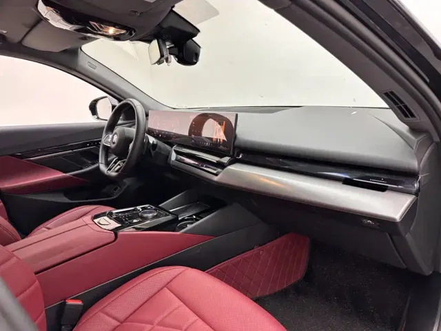 BMW 5 Series — Фото автомобиля 11