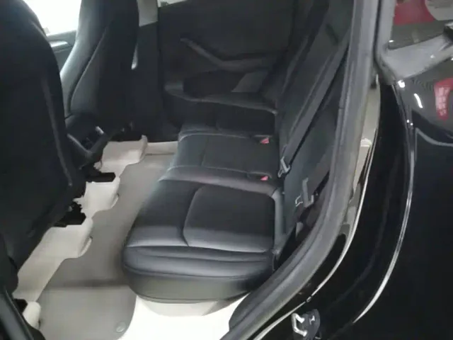 Tesla Model Y — Фото автомобиля 16