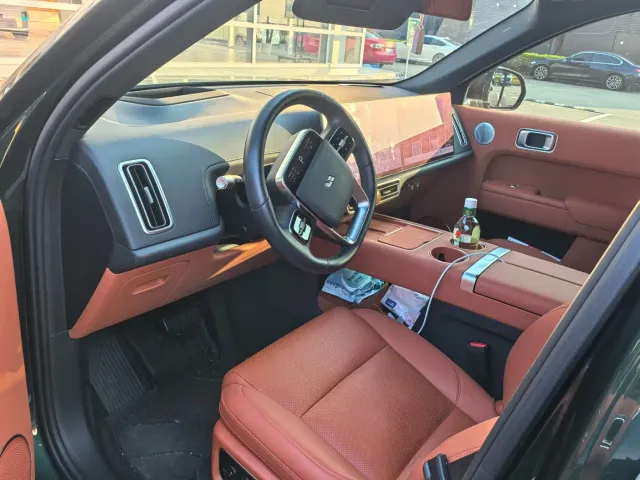 Li Auto L8 — Фото автомобиля 7