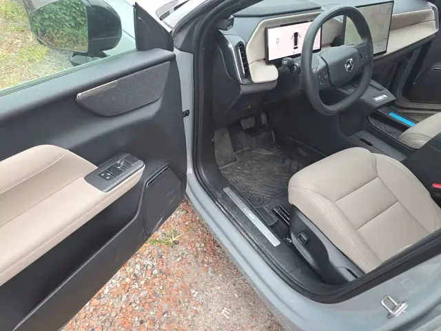 Volvo XC70 Plug-in Hybrid — Фото автомобиля 15