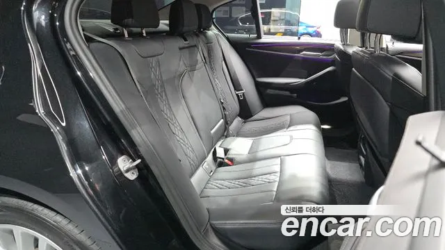 BMW 5 Series G30 — Фото автомобиля 11