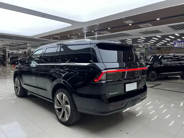Lincoln Navigator — Фото автомобиля 9