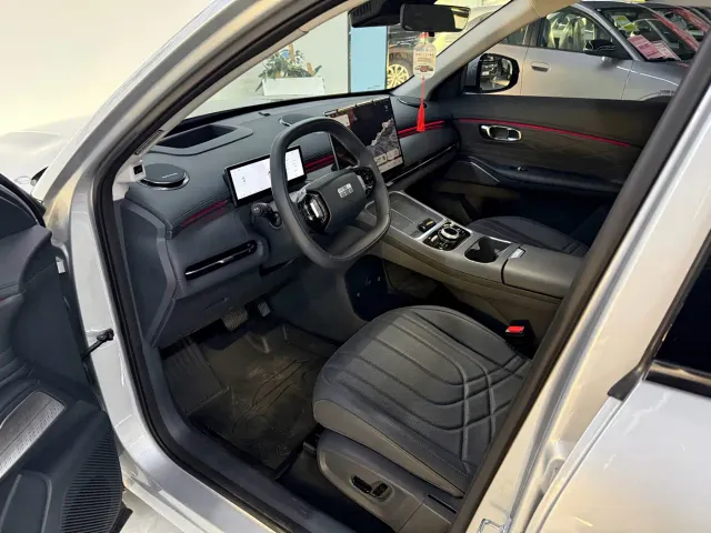 Geely Galaxy Starship 7 EM-i — Фото автомобиля 3