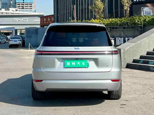 Li Auto L9 — Фото автомобиля 12