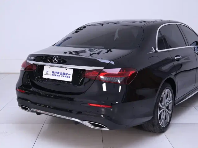 Mercedes-Benz E-Class — Фото автомобиля 8