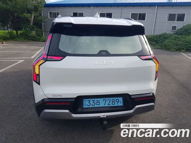 Kia EV9 — Фото автомобиля 4