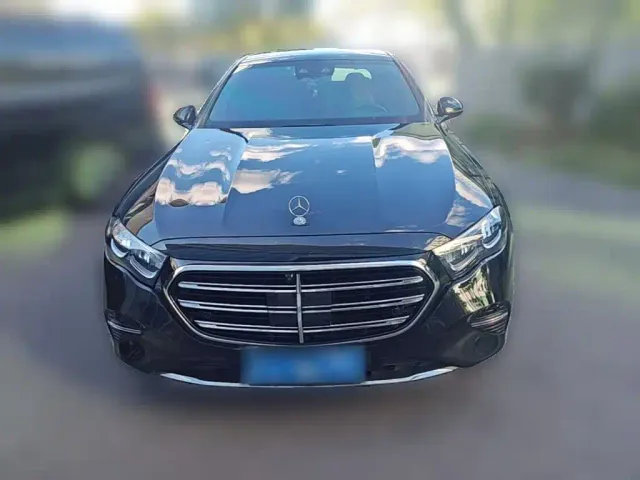 Mercedes-Benz E-Class — Фото автомобиля 4