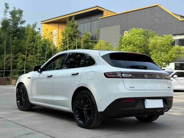 Aito M5 — Фото автомобиля 10