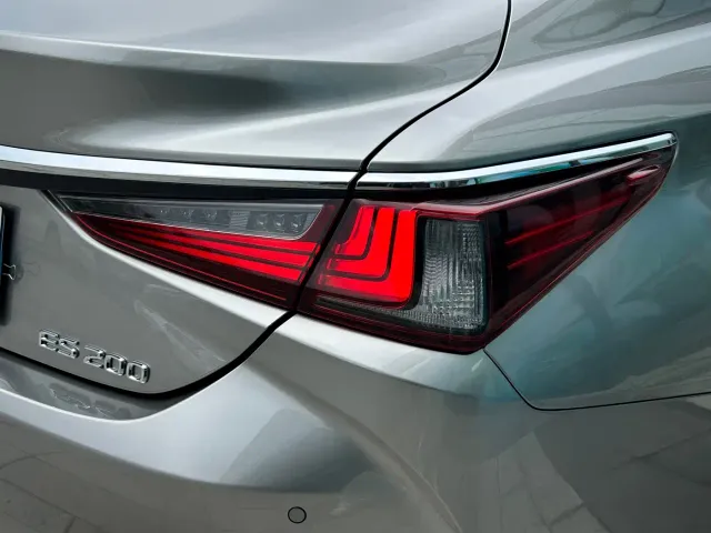 Lexus ES — Фото автомобиля 24