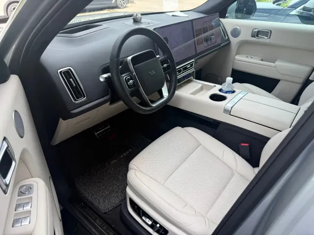 Li Auto L8 — Фото автомобиля 3