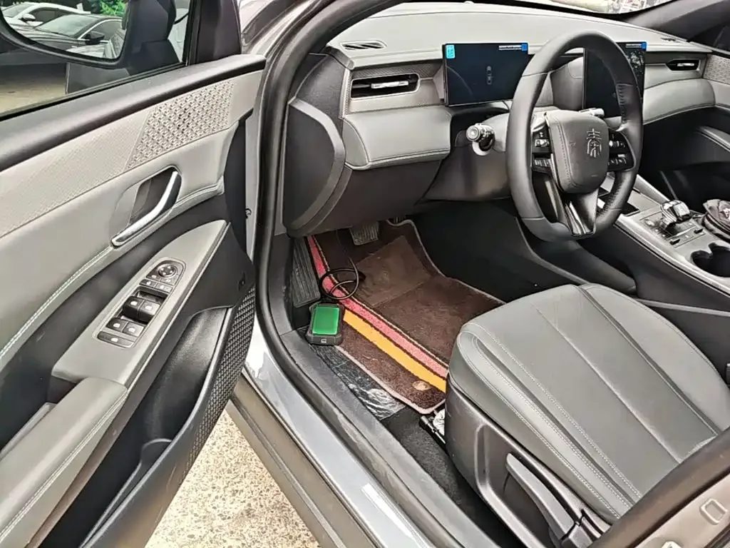 BYD Qin PLUS 2025 DM-i Smart Drive 55KM Leader — Фото автомобиля 15