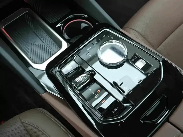 BMW 5 Series — Фото автомобиля 10