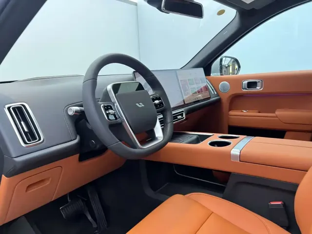 Li Auto L8 — Фото автомобиля 4