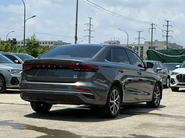 Geely Emgrand — Фото автомобиля 9
