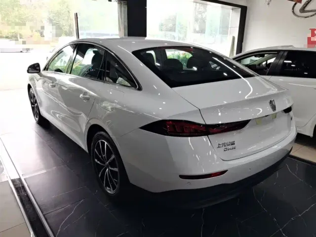 Roewe D7 — Фото автомобиля 4
