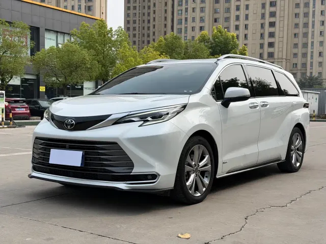Фотография автомобиля — Toyota Sienna