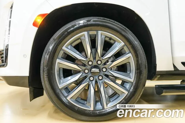 Cadillac Escalade — Фото автомобиля 5