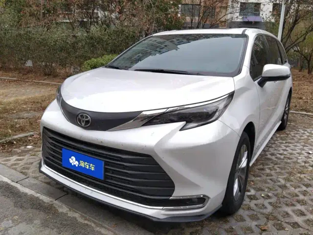 Фотография автомобиля — Toyota Sienna