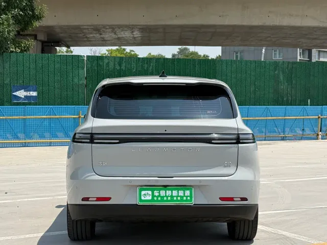Leapmotor C10 — Фото автомобиля 4