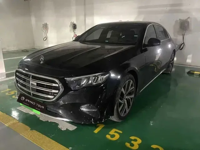 Фотография автомобиля — Mercedes-Benz E-Class
