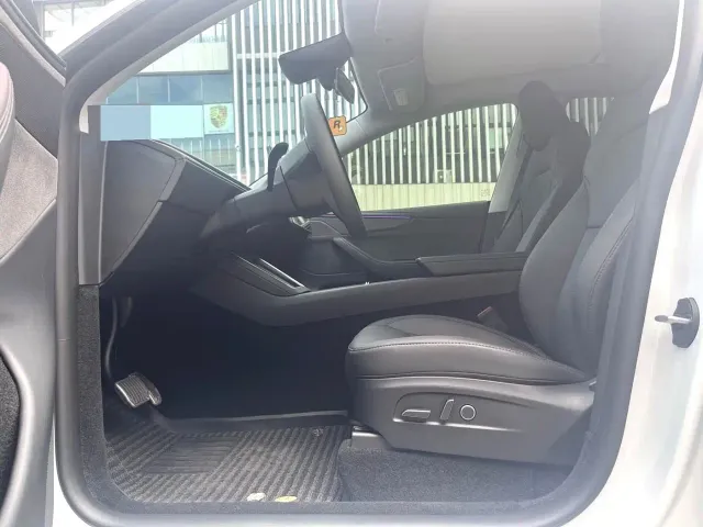 Tesla Model Y — Фото автомобиля 10