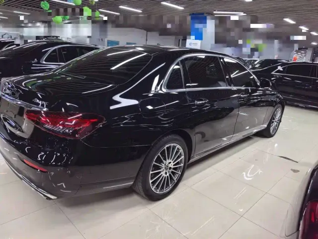 Mercedes-Benz E-Class — Фото автомобиля 4
