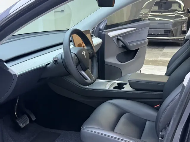 Tesla Model Y — Фото автомобиля 4