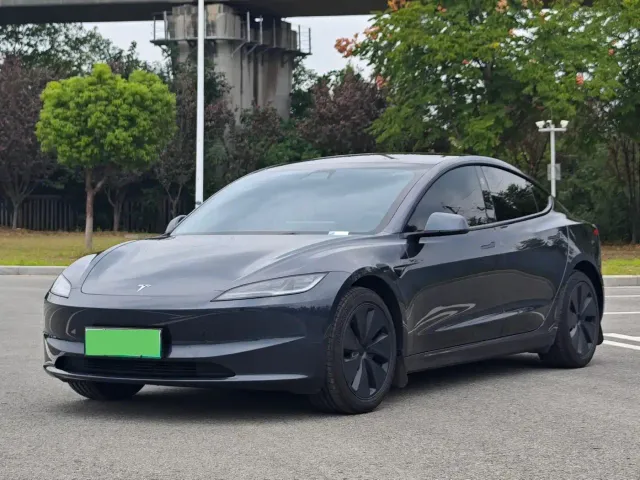 Фотография автомобиля — Tesla Model 3