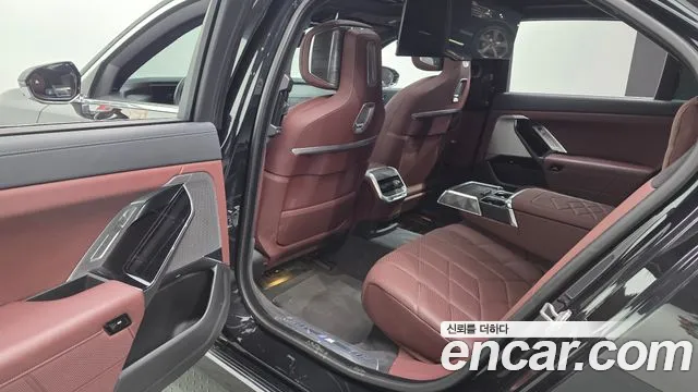 BMW 7 Series G70 — Фото автомобиля 17