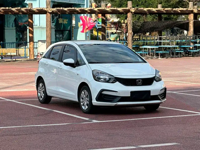 Honda Fit — Фото автомобиля 3