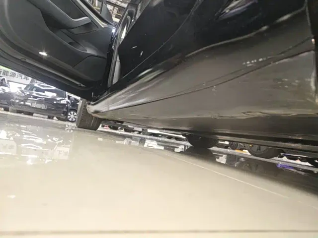 Tesla Model 3 — Фото автомобиля 21