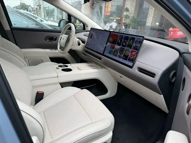 Li Auto i8 — Фото автомобиля 10