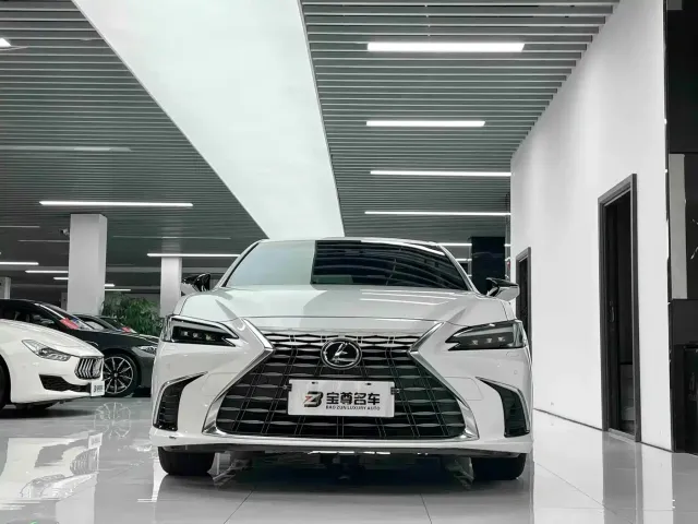 Lexus ES — Фото автомобиля 2