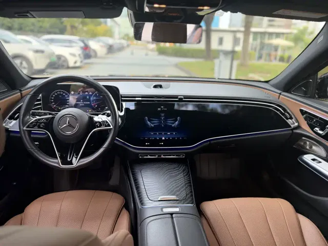 Mercedes-Benz E-Class — Фото автомобиля 12
