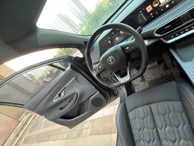 Changan UNI-T — Фото автомобиля 22