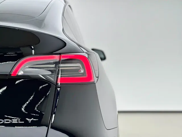 Tesla Model Y 2022 Facelift Rear-Wheel Drive Version — Фото автомобиля 14