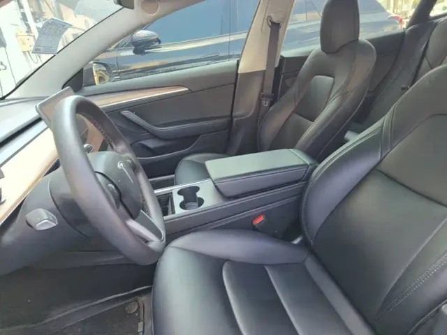 Tesla Model 3 — Фото автомобиля 14