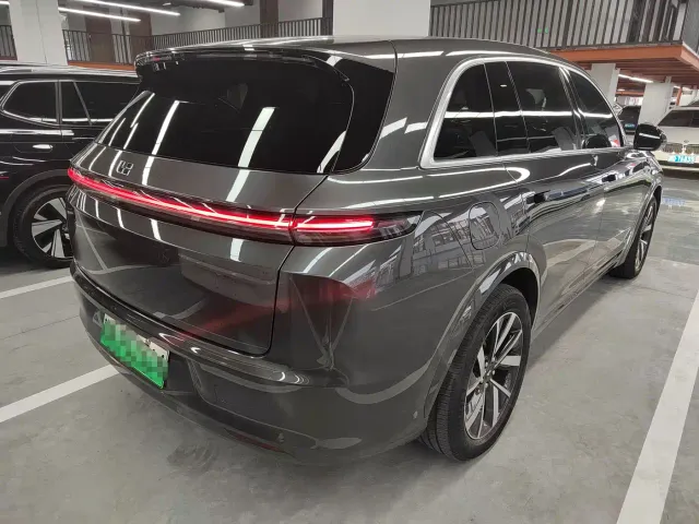 Li Auto L7 — Фото автомобиля 15