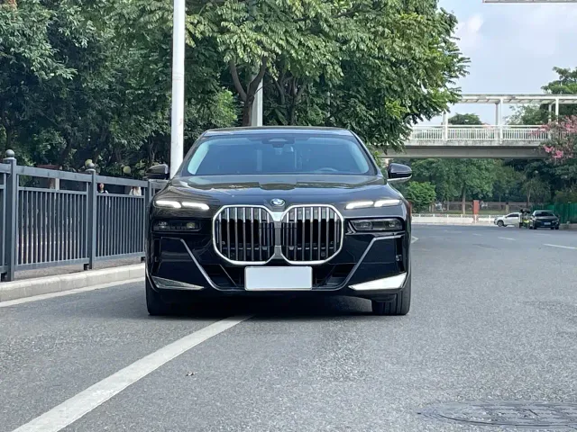 BMW 7 Series — Фото автомобиля 2
