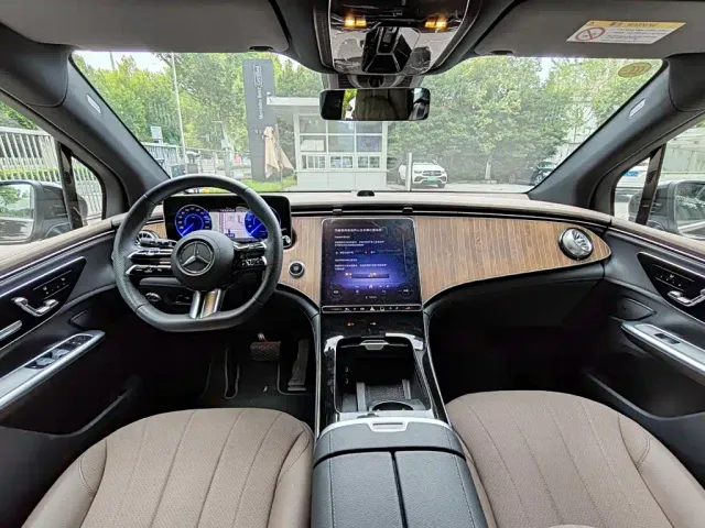 Mercedes-Benz EQE SUV — Фото автомобиля 7