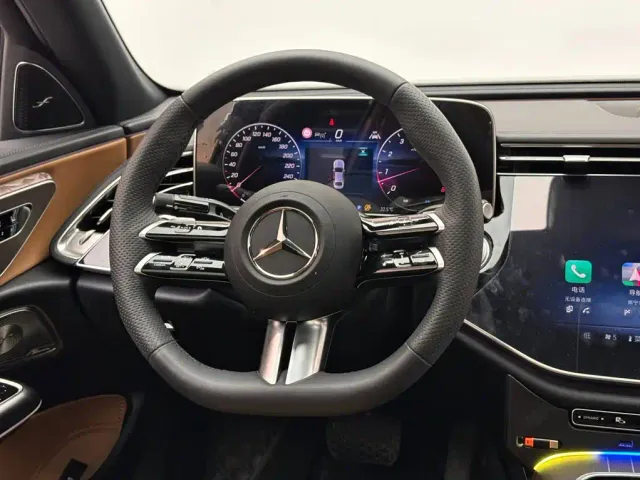 Mercedes-Benz E-Class — Фото автомобиля 12