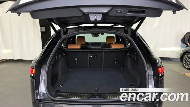 Land Rover Range Rover Velar Range Rover Velar 3.0 P400 R-Dynamic HSE — Фото автомобиля 17