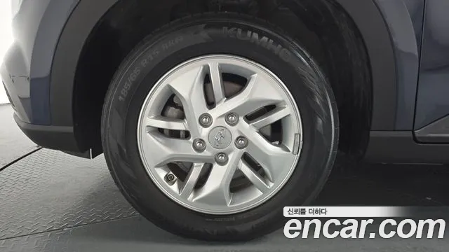 Hyundai Venue — Фото автомобиля 4