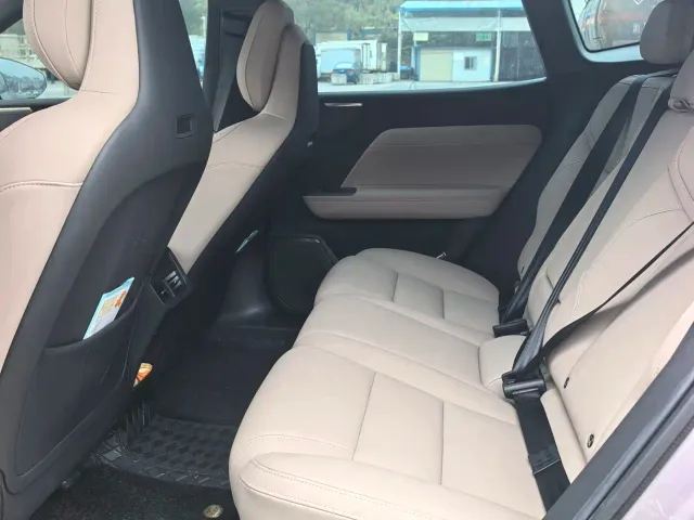 Volvo XC70 Plug-in Hybrid — Фото автомобиля 6