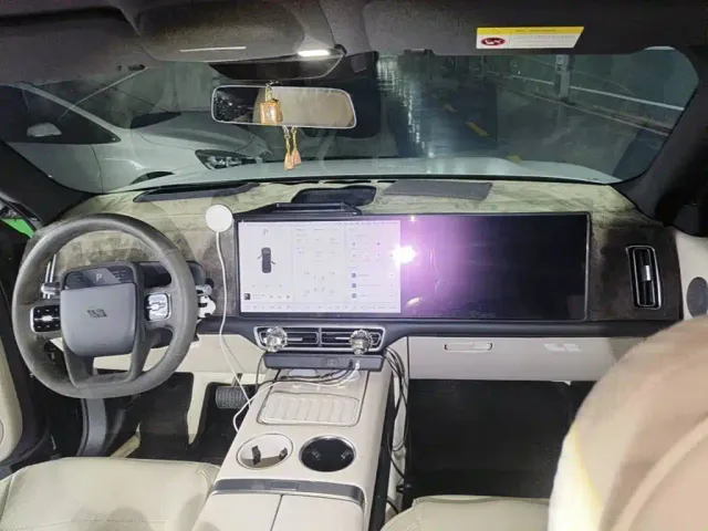 Li Auto L8 — Фото автомобиля 12