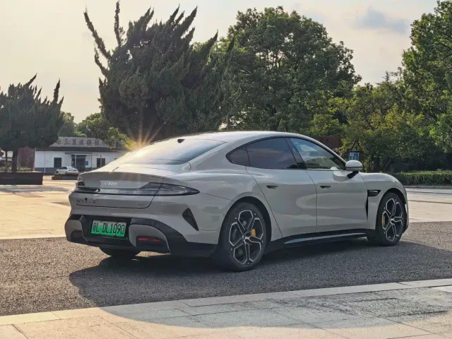 Xiaomi SU7 — Фото автомобиля 5