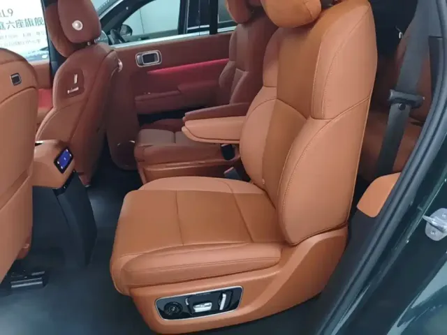 Li Auto L9 — Фото автомобиля 16